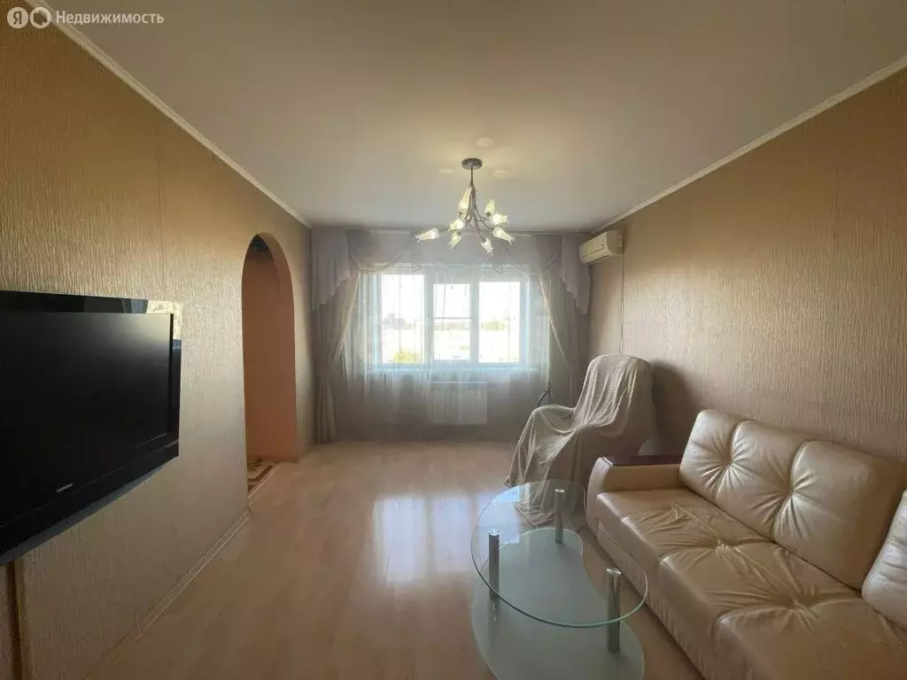 3-комнатная квартира: Саратов, улица имени С.Ф. Тархова, 20А (73.4 м) - Фото 0