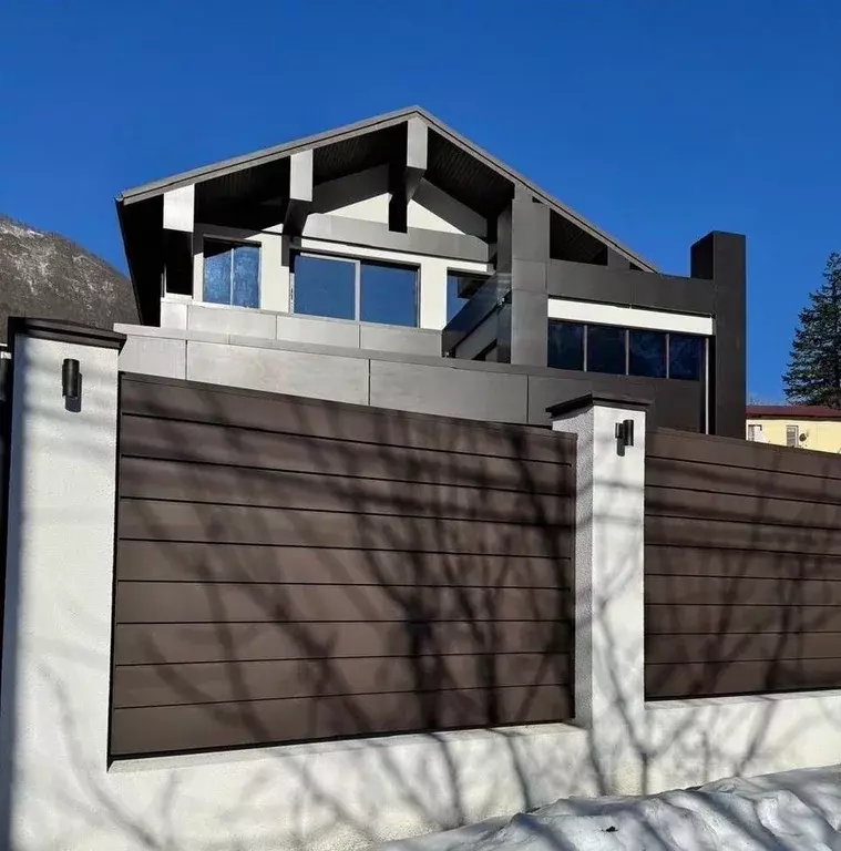 Дом в Краснодарский край, Сочи Красная Поляна пгт, ул. Мичурина (270 ... - Фото 1