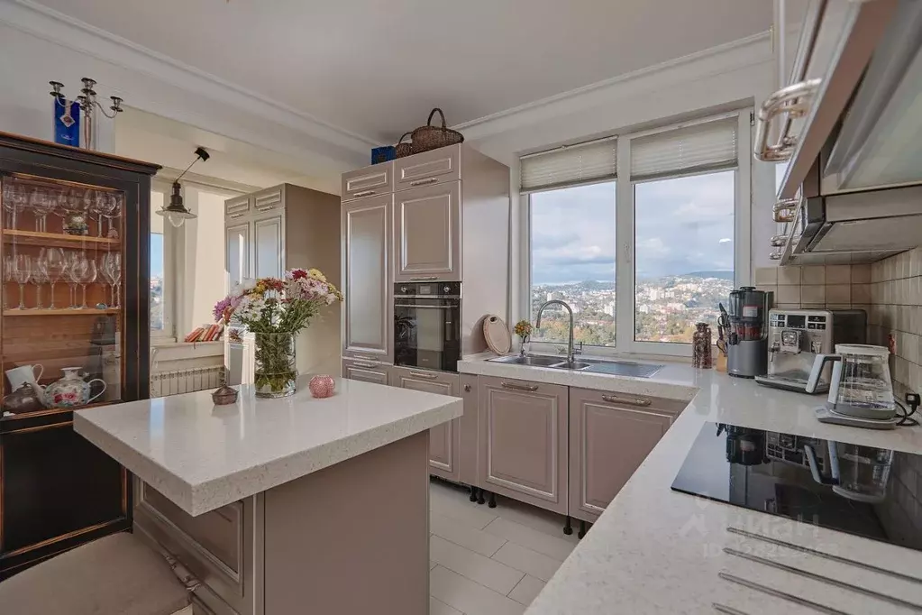 3-к кв. Краснодарский край, Сочи Центральный мкр, ул. Юных Ленинцев, ... - Фото 1