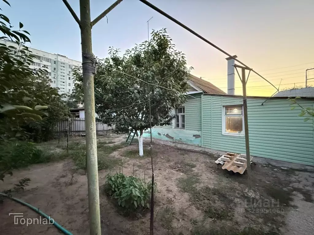 Дом в Астраханская область, Астрахань ул. Кулибина, 33 (75 м) - Фото 1