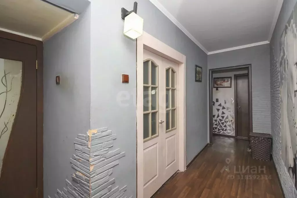 3-к кв. Омская область, Омск просп. Комарова, 27 (63.3 м) - Фото 0