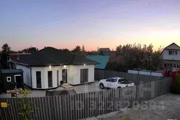 Дом в Тюменская область, Тюмень ул. Земляной Вал, 25 (100 м) - Фото 1