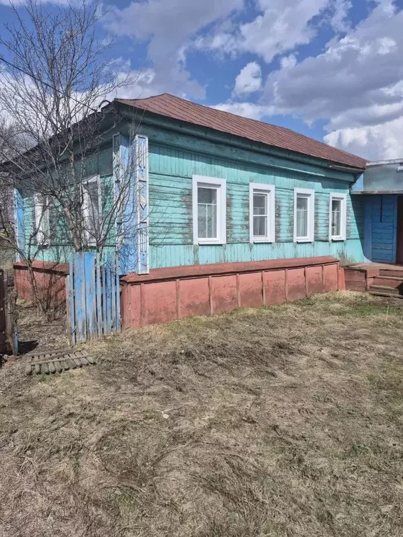 Дом в Саратовская область, Петровский район, Пригородное муниципальное ... - Фото 0