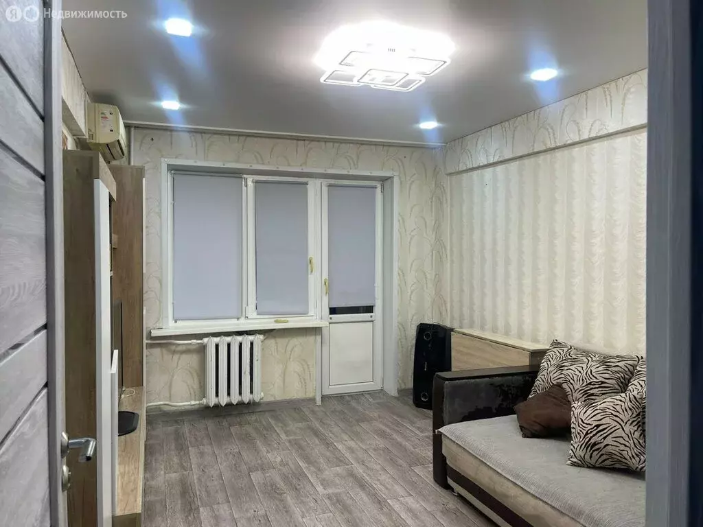 3-комнатная квартира: Астрахань, улица 28-й Армии, 2/7 (59.1 м) - Фото 0