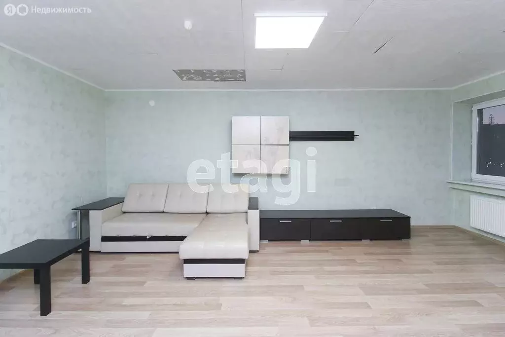 1-комнатная квартира: Тюмень, улица Монтажников, 19к1 (83.4 м) - Фото 1