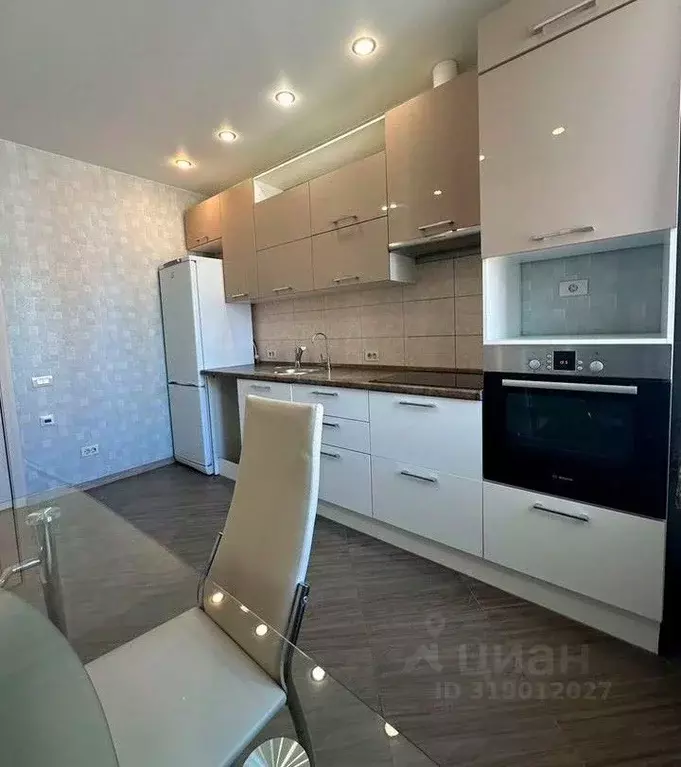 1-к кв. Кировская область, Киров ул. Героя Николая Рожнева, 8 (37.0 м) - Фото 0