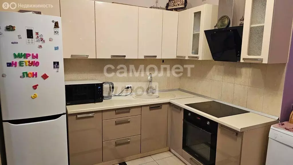 3-комнатная квартира: Уфа, Айская улица, 22 (72.7 м) - Фото 1