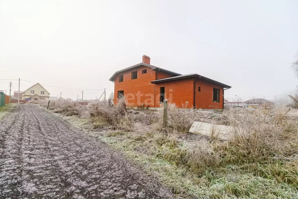 Дом в село Баратаевка, улица Гагарина (250 м) - Фото 1
