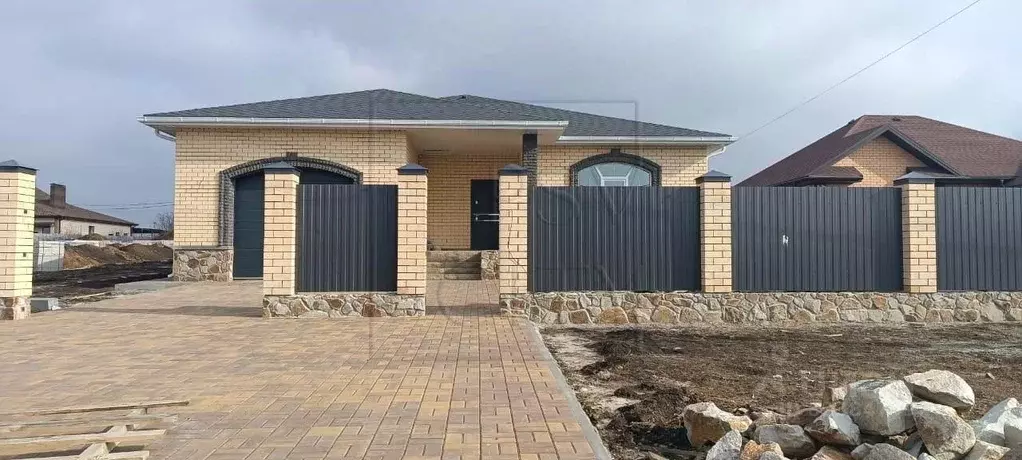 Дом в Белгородская область, Белгородский район, Разумное рп ул. ... - Фото 1