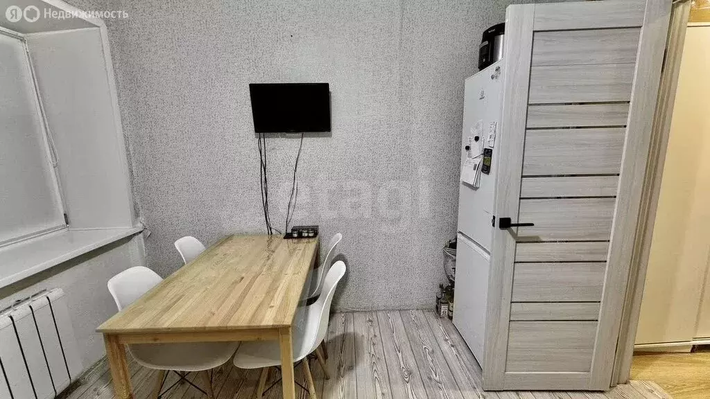 2-комнатная квартира: Тюмень, Волгоградская улица, 15 (56 м) - Фото 0