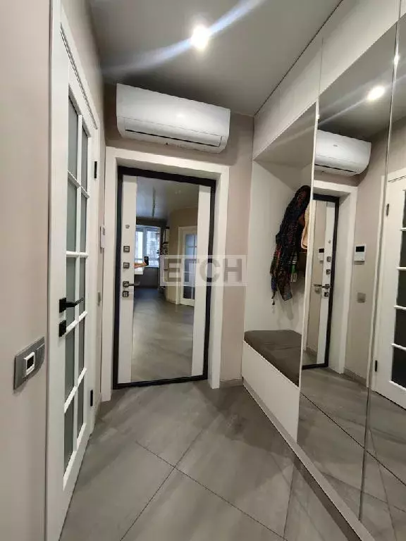 Продается 3-комнатная квартира - Фото 1