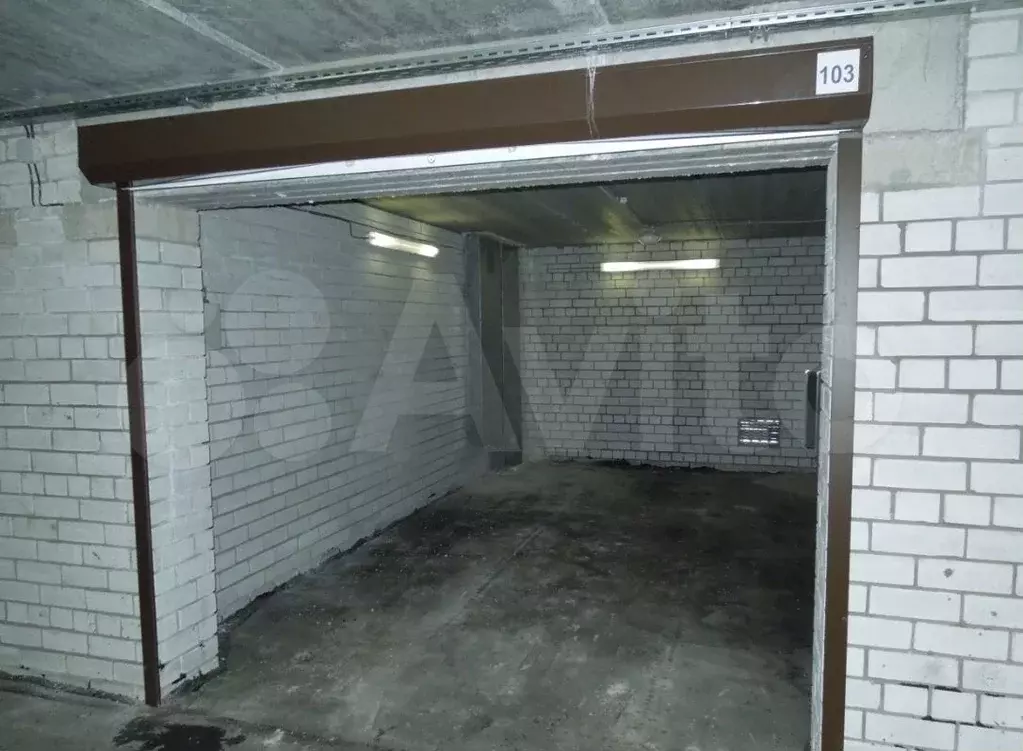 Garage launch астрахань. Снять кирпичный гараж. Яма с погребом в гараже. Аренда гаража. Гараж с ямой в гаражном кооперативе.