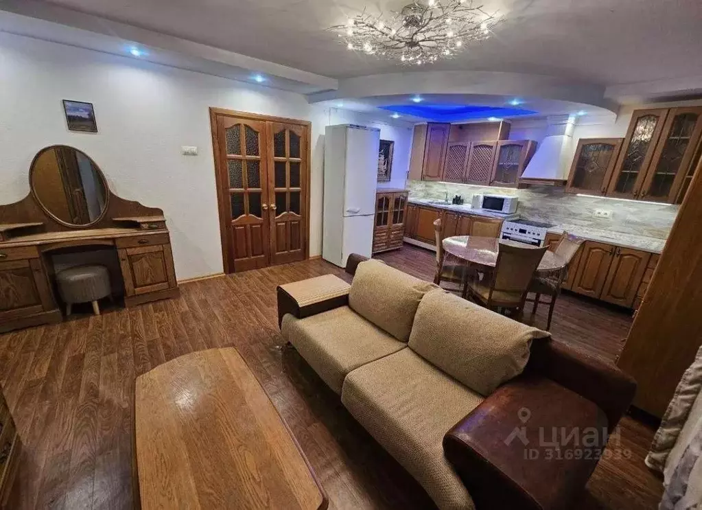 3-к кв. Самарская область, Самара Демократическая ул., 20 (83.0 м) - Фото 0