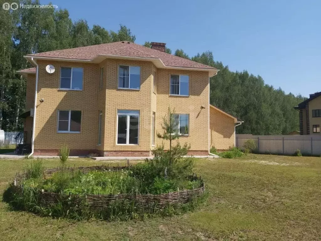 Дом в деревня Старое Комино, Осенняя улица (270 м) - Фото 1