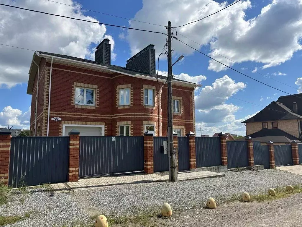 Коттедж в Кировская область, Киров Зимняя ул., 8 (449 м) - Фото 0