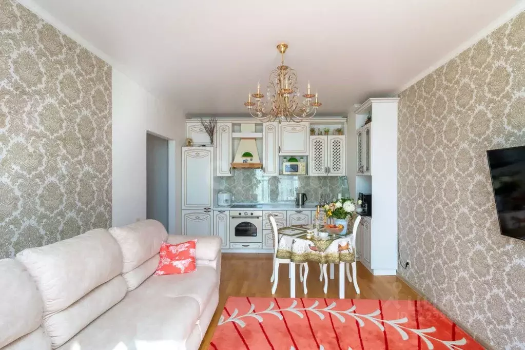 2-к кв. Тюменская область, Тюмень ул. Газовиков, 73 (74.0 м) - Фото 1