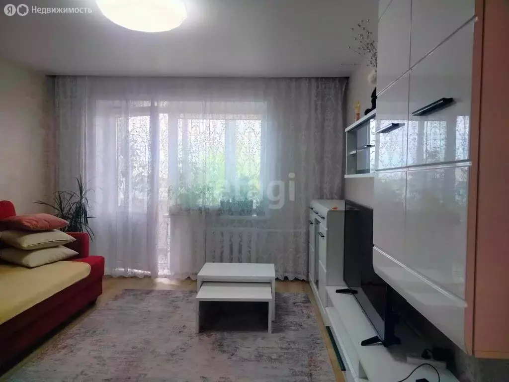 2-комнатная квартира: село Туринская Слобода, Октябрьская улица, 55 ... - Фото 0