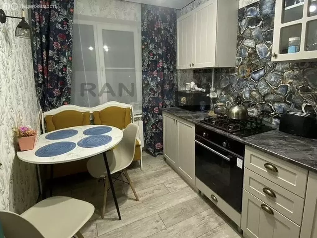 3-комнатная квартира: Майкоп, Шоссейная улица, 22 (63 м) - Фото 1