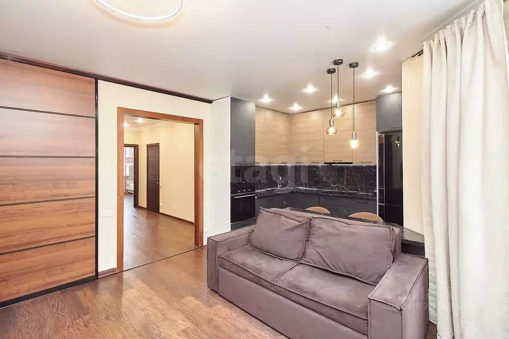 2-к кв. Тюменская область, Тюмень Севастопольская ул., 4/1 (83.2 м) - Фото 0