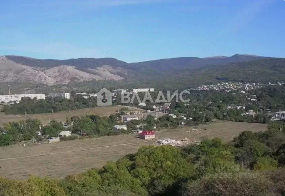Участок в Крым, Симферопольский район, Добровское с/пос, с. ... - Фото 1