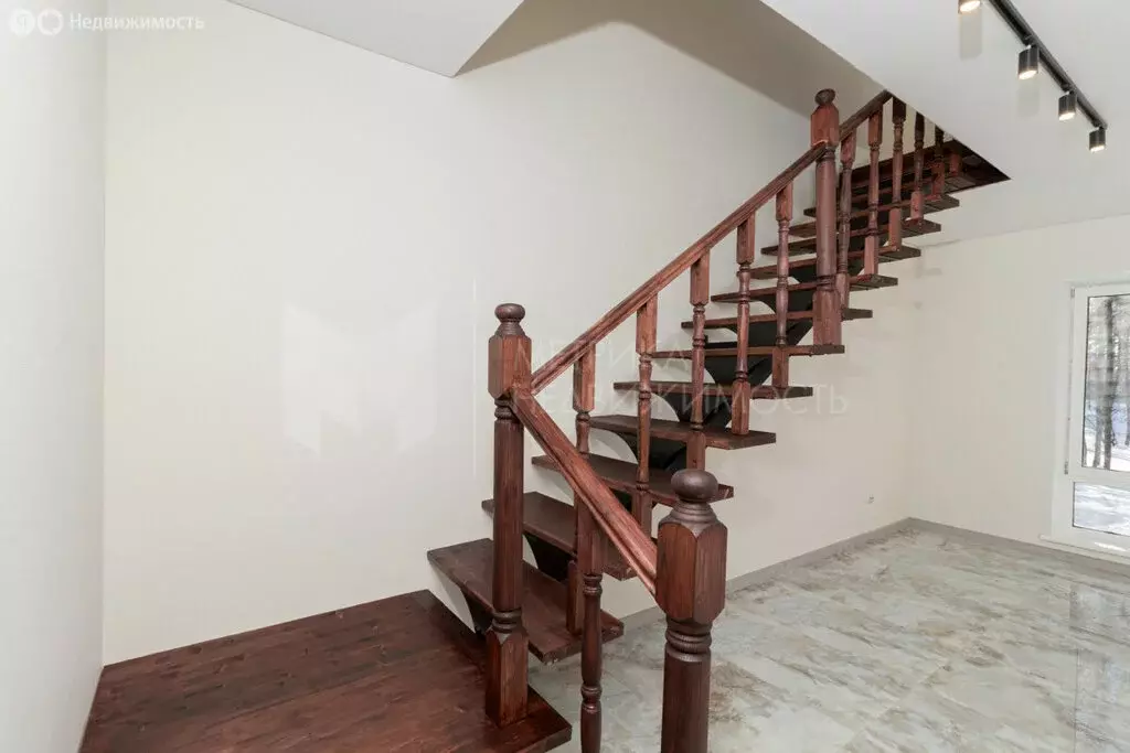 Дом в село Тюнево, Западная улица (200 м) - Фото 1