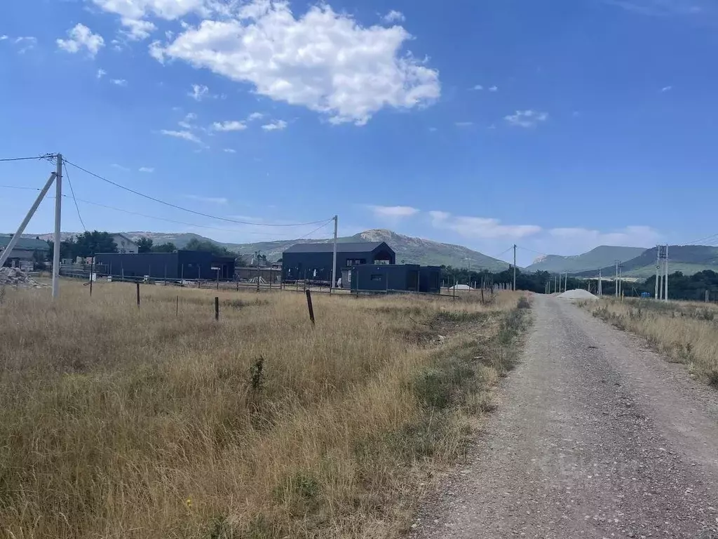 Участок в Севастополь с. Орлиное, ул. Рассветная (10.0 сот.) - Фото 0
