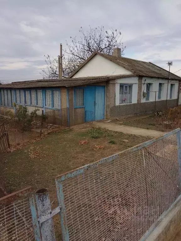 Дом в Крым, Черноморский район, с. Кировское ул. Фрунзе, 22 (69 м) - Фото 1