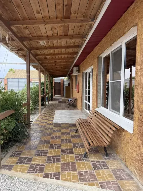 Дом в Астраханская область, Лиманский район, с. Вышка Набережная ул. ... - Фото 1