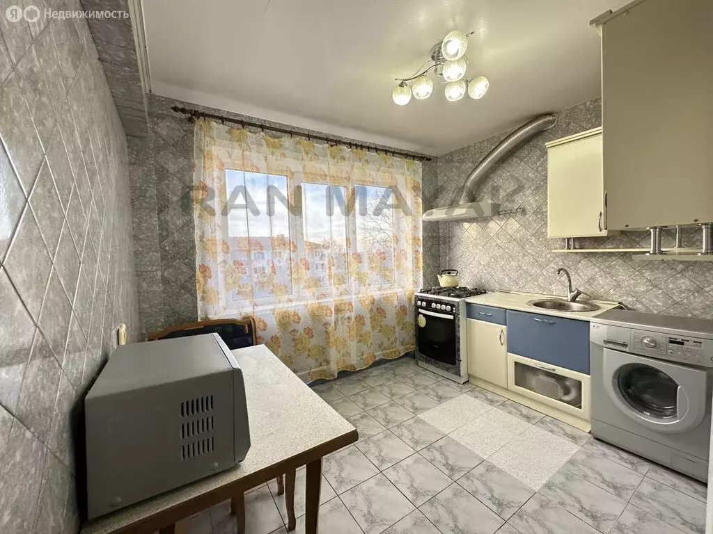 3-комнатная квартира: Майкоп, 2-я Кирпичная улица, 7 (66.7 м) - Фото 1