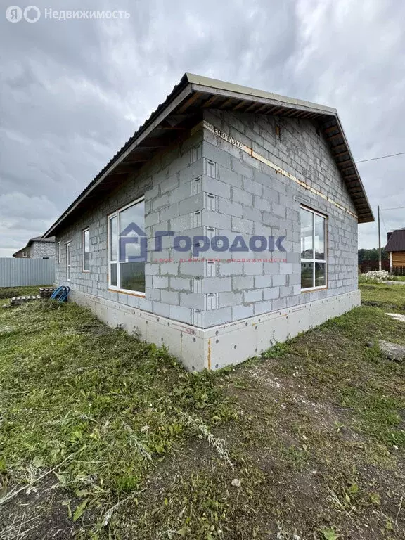 Дом в Свердловская область, Каменский муниципальный округ, посёлок ... - Фото 1