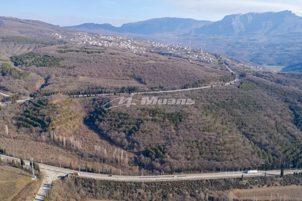 Участок в Крым, Алушта городской округ, с. Верхняя Кутузовка ул. ... - Фото 1