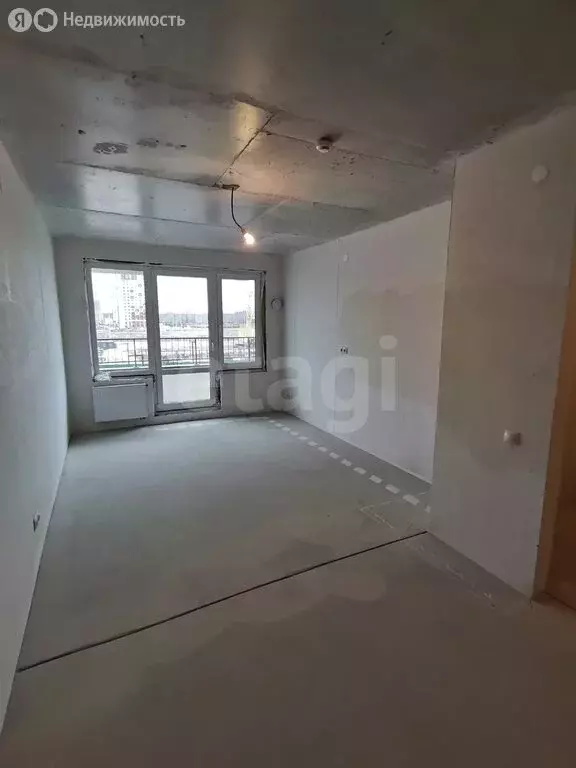 Квартира-студия: Тюмень, улица Василия Малкова, 12 (28.6 м) - Фото 1