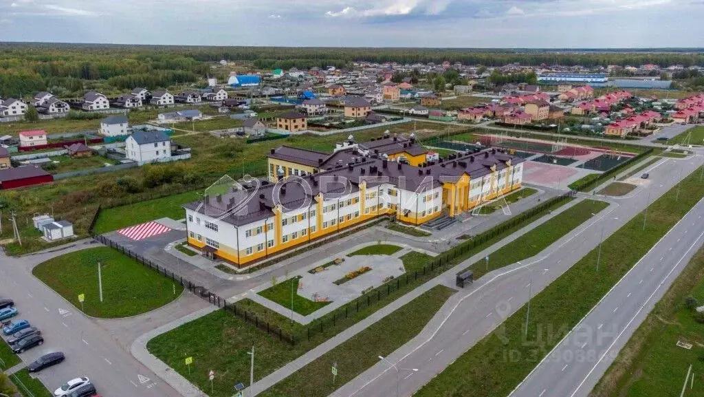 Участок в Тюменская область, Тюменский район, д. Ушакова, Молодежный ... - Фото 1