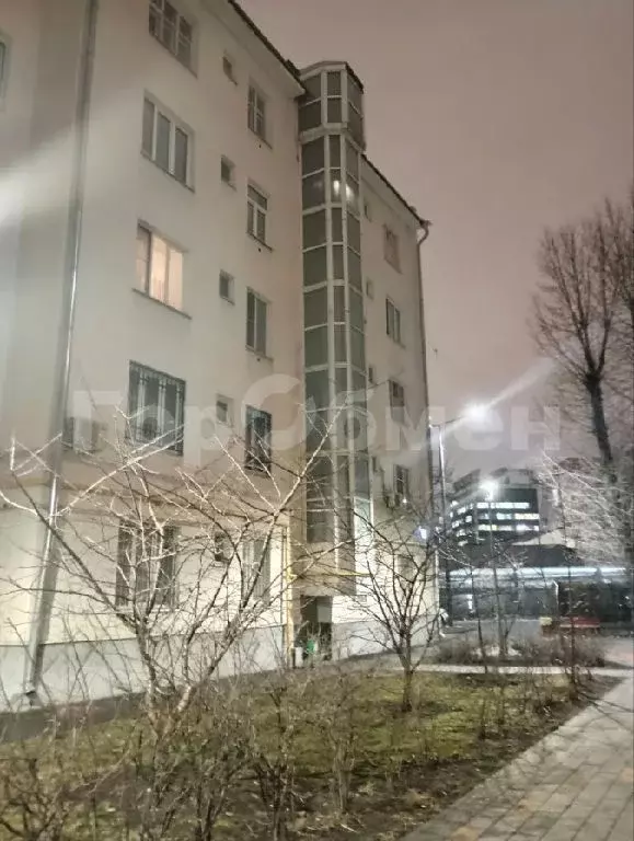 Продается комната в 7-комнатной квартире - Фото 0