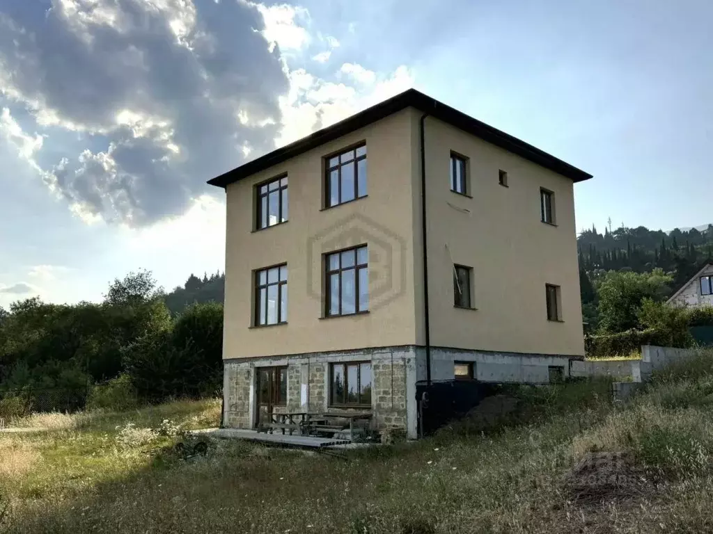 Дом в Крым, Алушта муниципальный округ, с. Кипарисное ул. ... - Фото 1