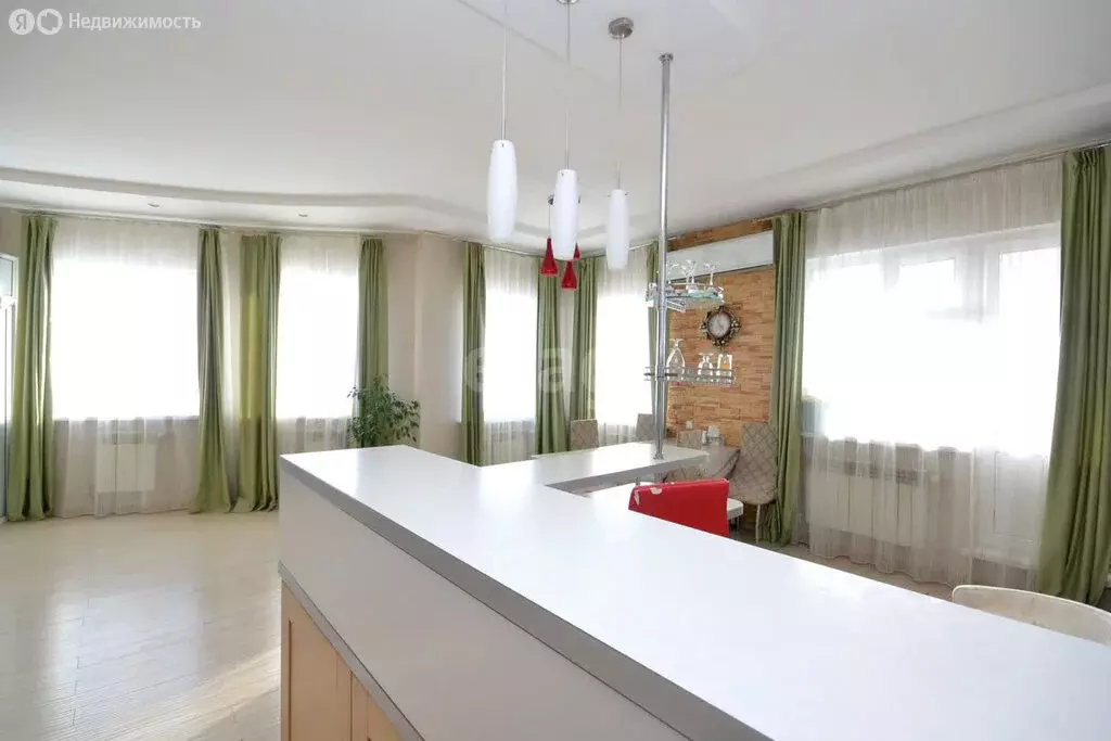 3-комнатная квартира: Якутск, Губинский округ, улица Ларионова, 6 ... - Фото 1