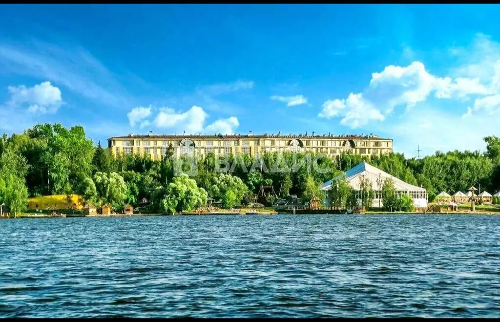 Продается 3-комнатная квартира - Фото 1