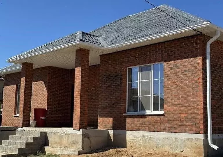 Дом в Астраханская область, Приволжский район, с. Растопуловка ул. ... - Фото 1