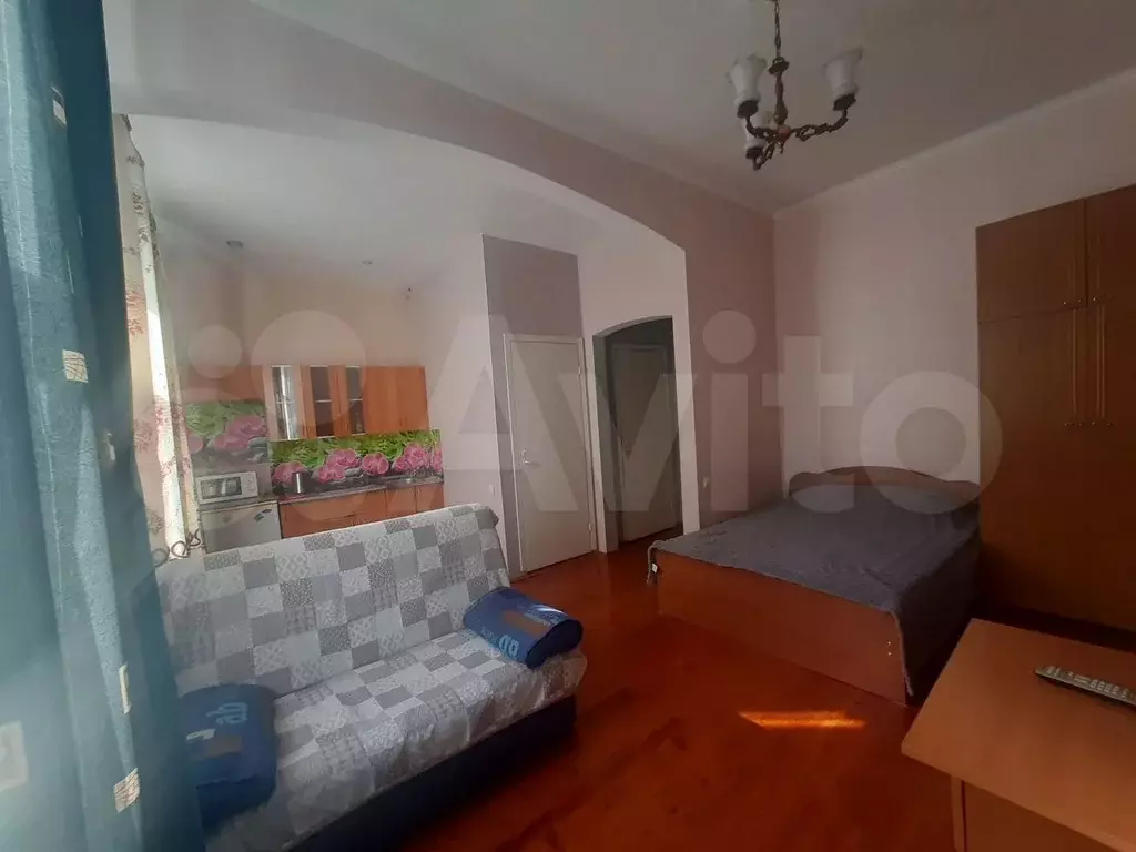 Комната 28 м в 3-к., 1/3 эт. - Фото 1
