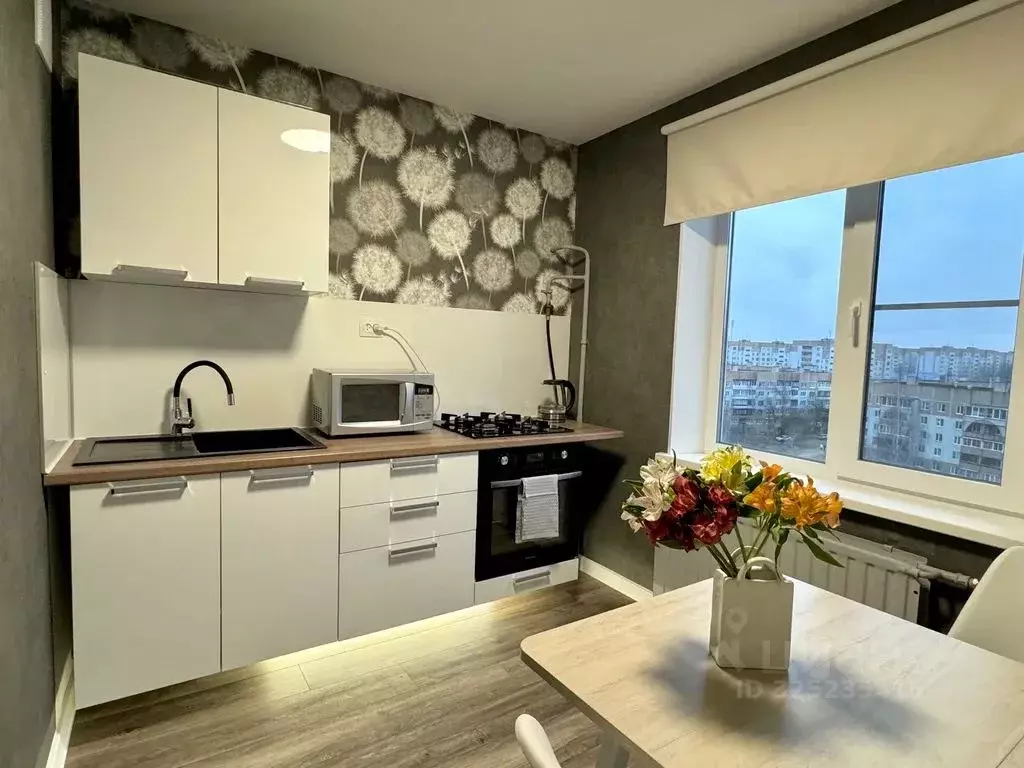 2-к кв. Псковская область, Псков Западная ул., 21 (50.0 м) - Фото 1