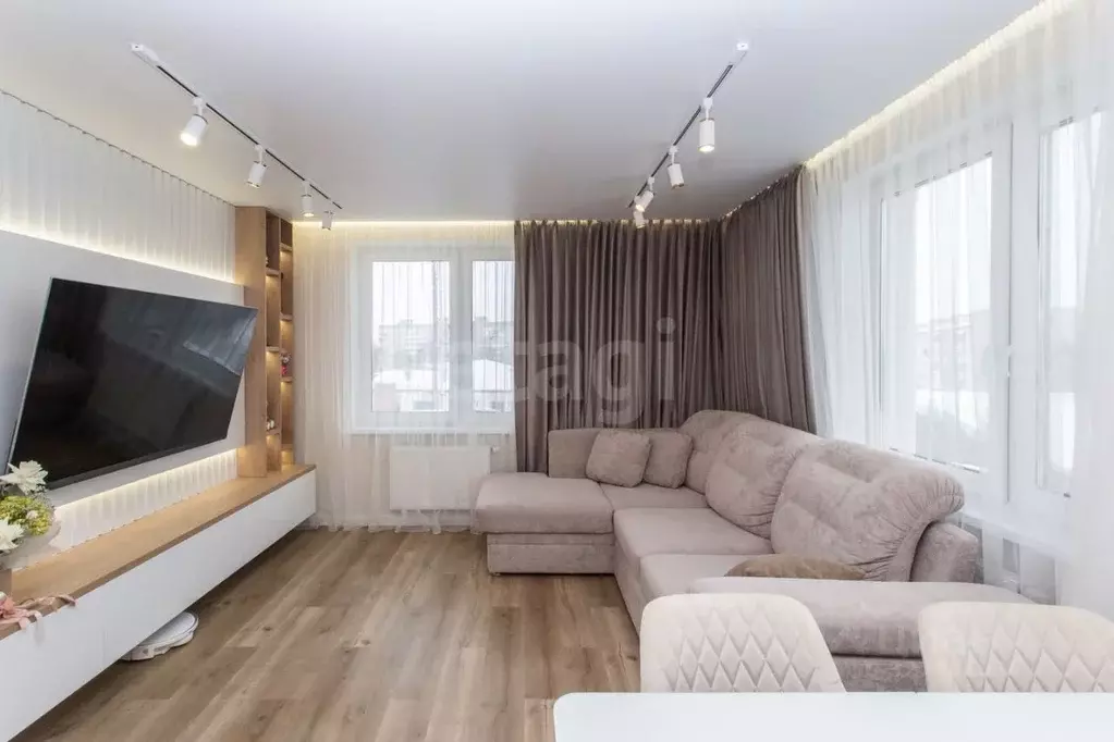 3-к кв. Тюменская область, Тобольск 6-й мкр, 110к3 (84.0 м) - Фото 1