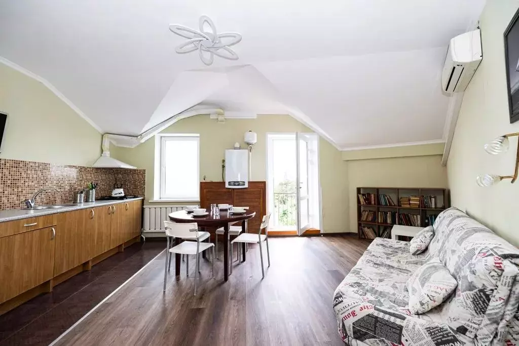 2-к кв. Краснодарский край, Ейск ул. Советов, 12 (70.0 м) - Фото 0