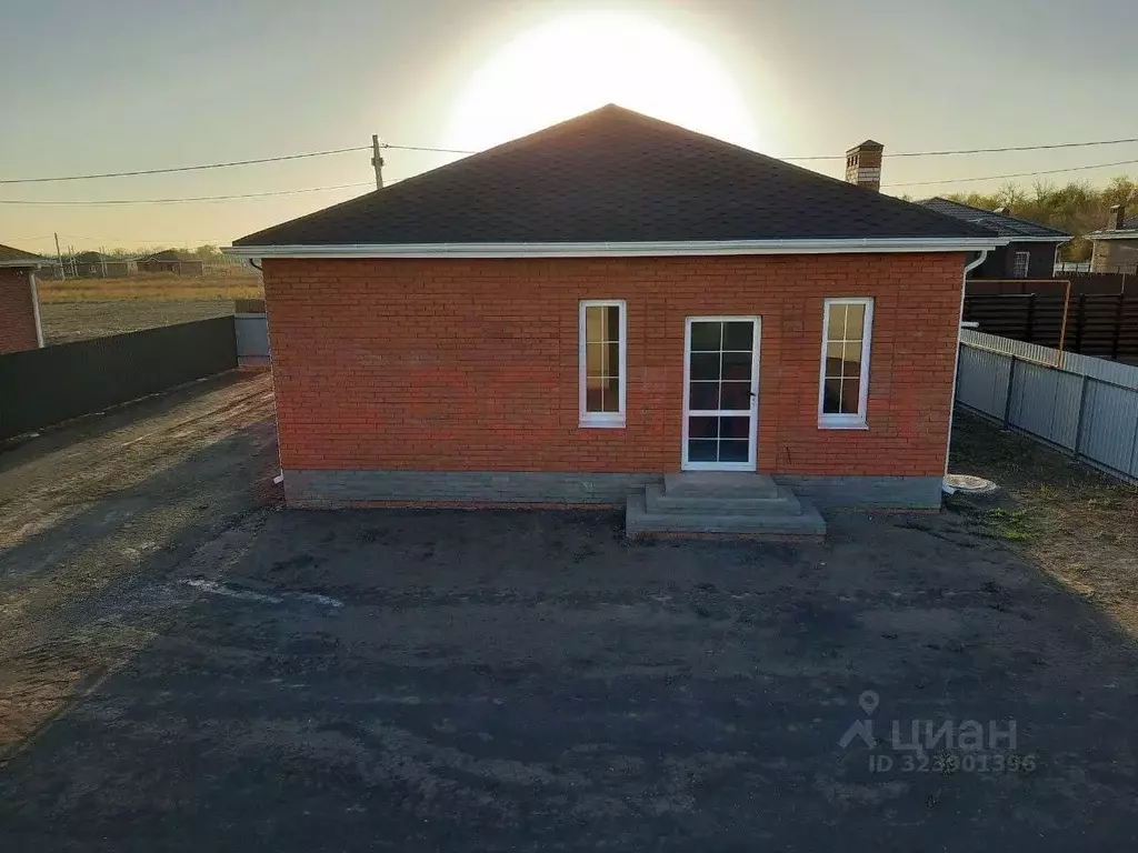 Дом в Ростовская область, Неклиновский район, с. Новобессергеневка ул. ... - Фото 1