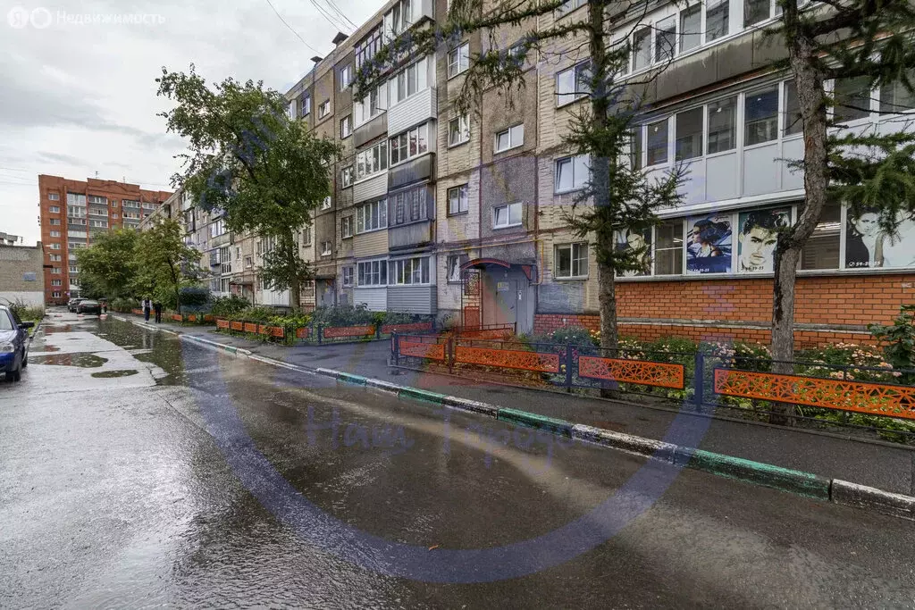 3-комнатная квартира: Курган, улица Криволапова, 46 (56 м) - Фото 1