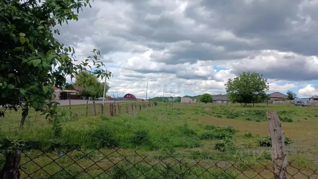 Участок в Ингушетия, Назрановский район, с. Экажево Ингушская ул. ... - Фото 1