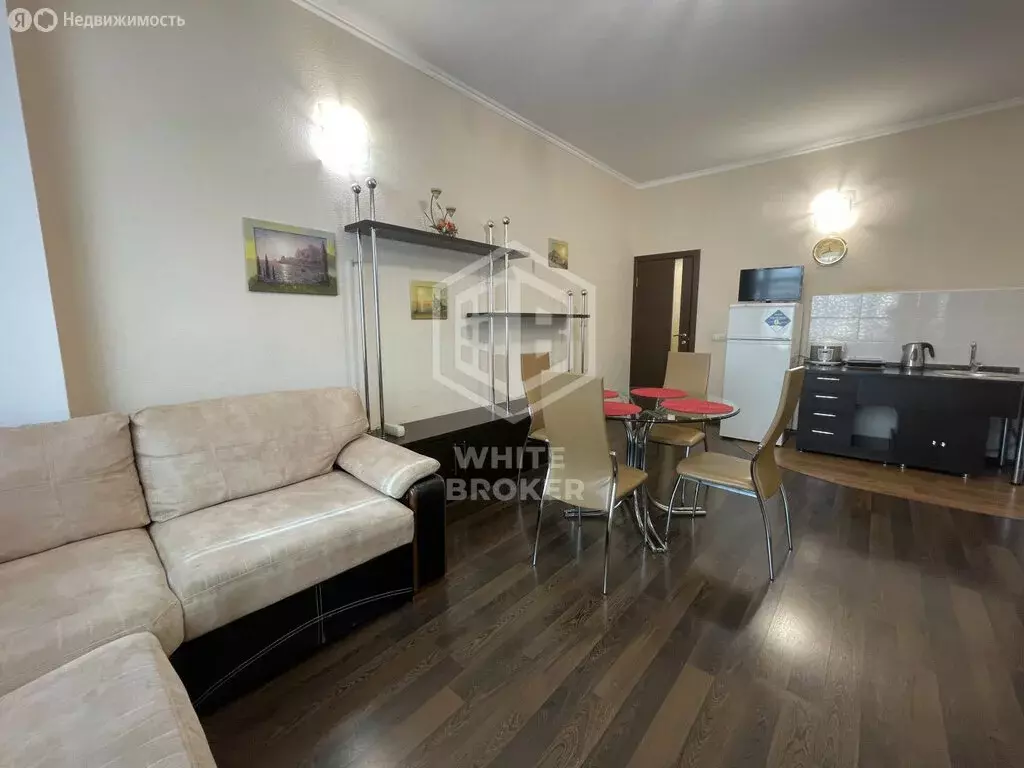 8-комнатная квартира: Ялта, улица Свердлова, 10 (220 м) - Фото 2