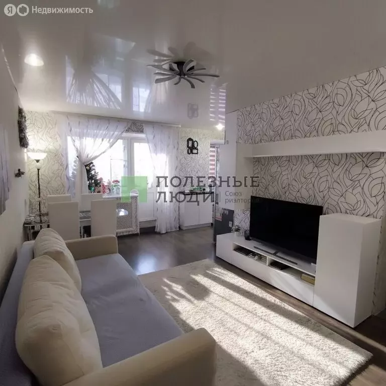 3-комнатная квартира: Ижевск, улица 9 Января, 245 (61.3 м) - Фото 1