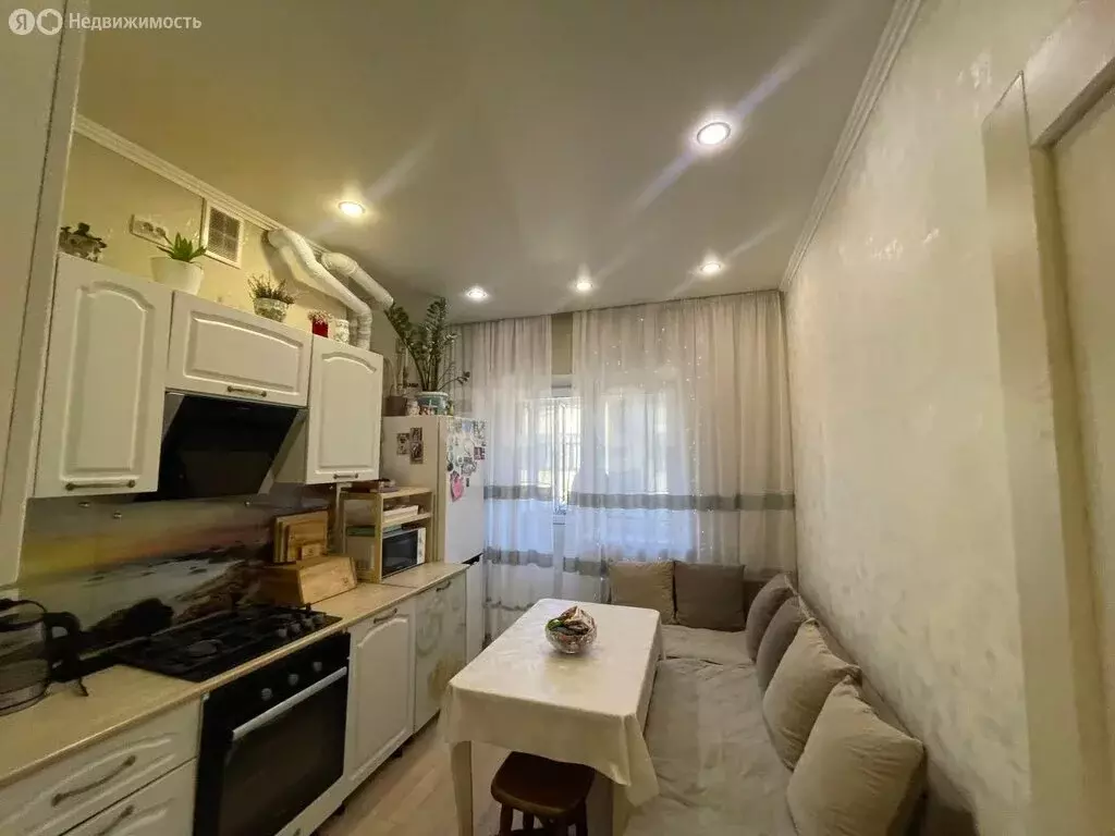 2-комнатная квартира: Анапа, улица Ленина, 180к8 (55 м) - Фото 1