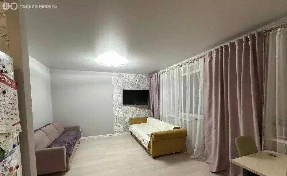 2-комнатная квартира: Тюмень, улица Революции, 228к4 (57.7 м) - Фото 0