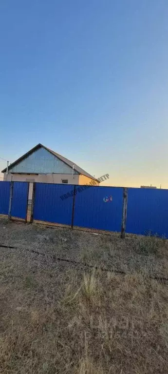 Дом в Калмыкия, Целинный район, с. Троицкое пер. Джангара, 6 (64 м) - Фото 2